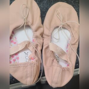 Capezio girl’s leather Full sole ballet slippers